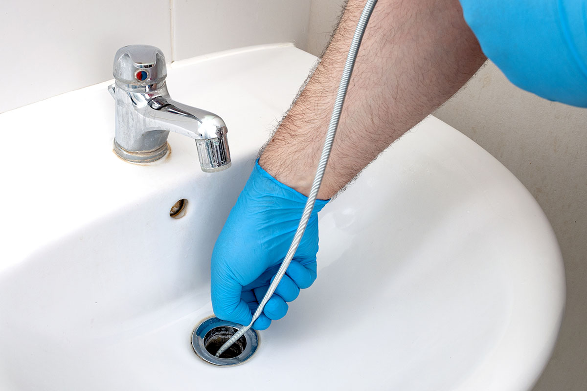 Způsob, jak odblokovat dřez za méně než minutu, bez octa nebo hydrogenuhličitanu