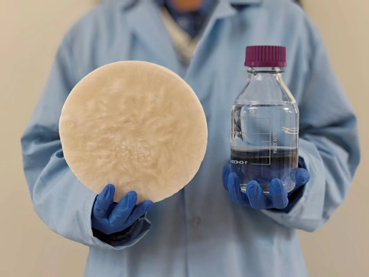 Hydrogel, který z potravinového odpadu vyrobí 15 litrů pitné vody denně.
