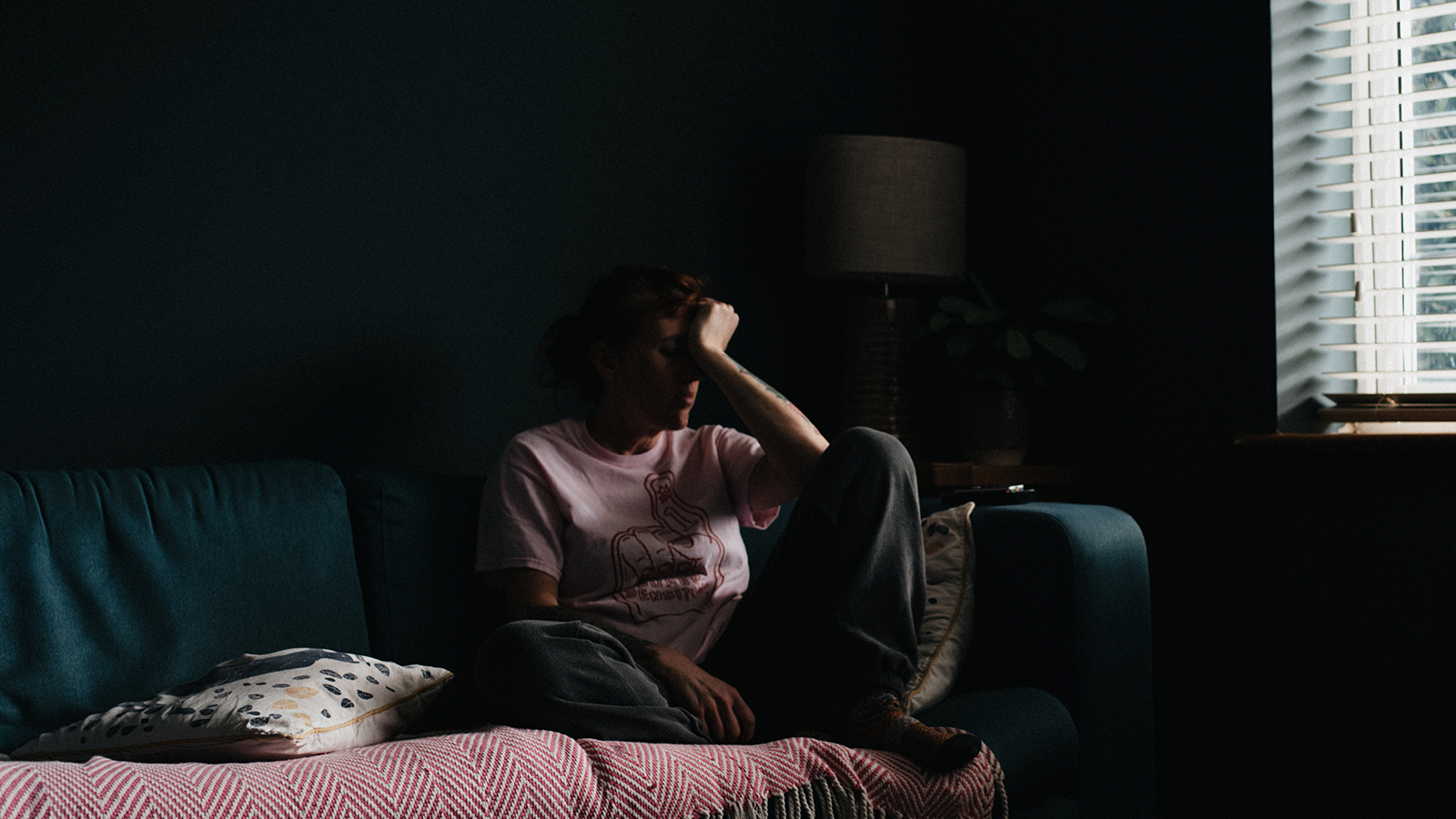 Co podle psychologie znamená, že člověk raději zůstává doma než se stýká s přáteli?