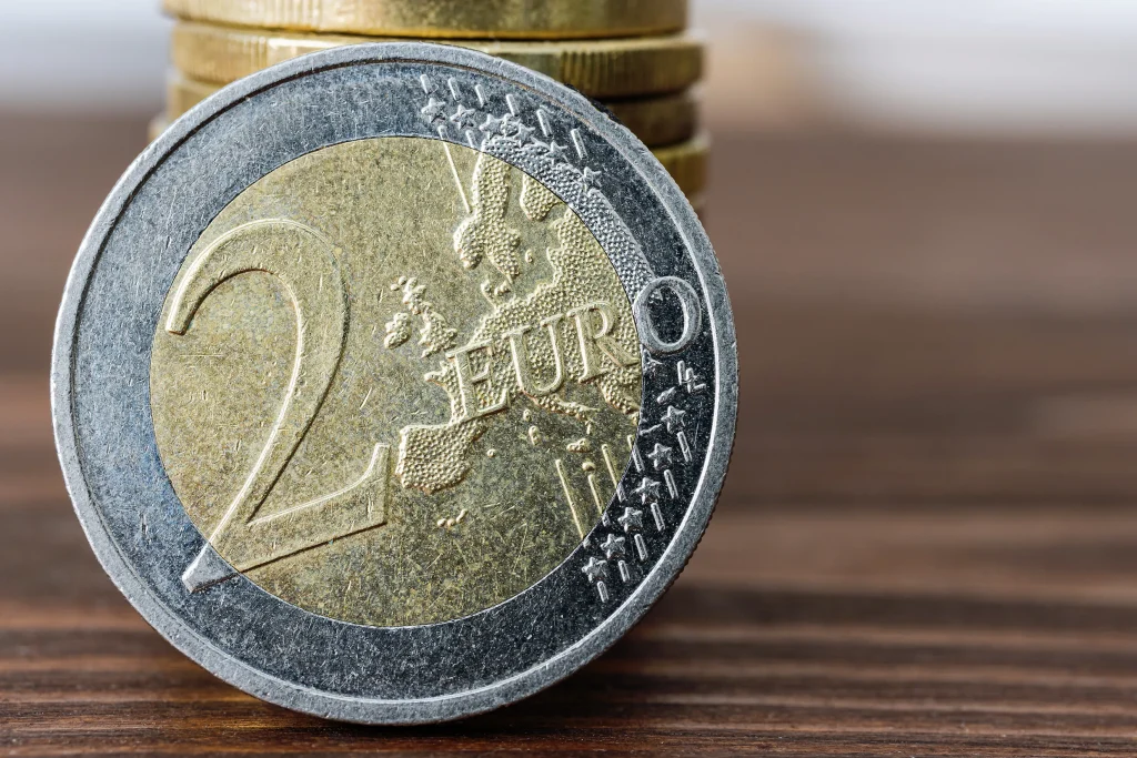 Zkontrolujte si peněženku a šuplíky, protože tato dvoueurová mince může mít hodnotu 2400 eur