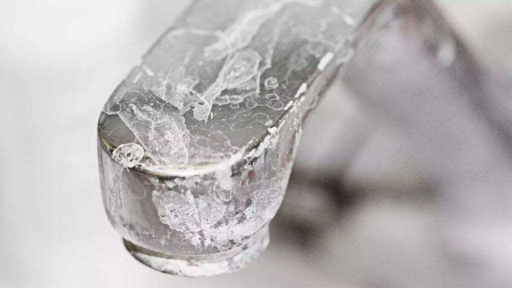 Ani ocet, ani citron: trik, jak rychle odstranit vodní kámen z kohoutků