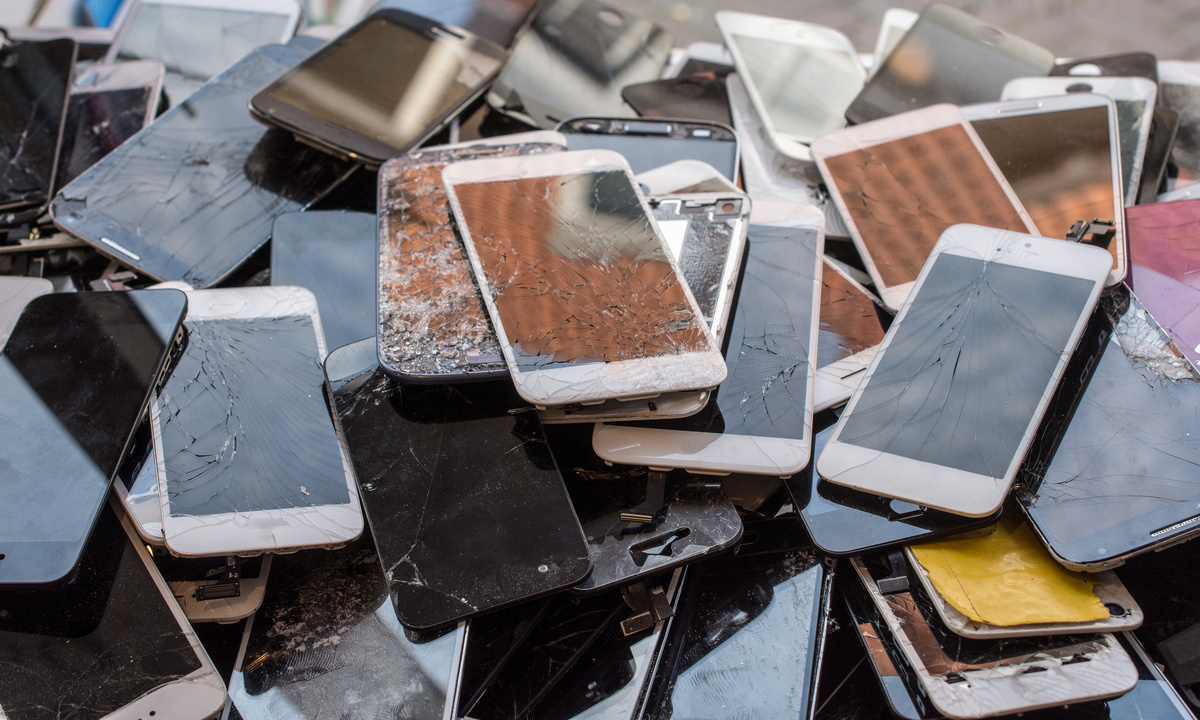 Váš starý mobilní telefon může obsahovat až 300 gramů zlata na tunu: jak se získává