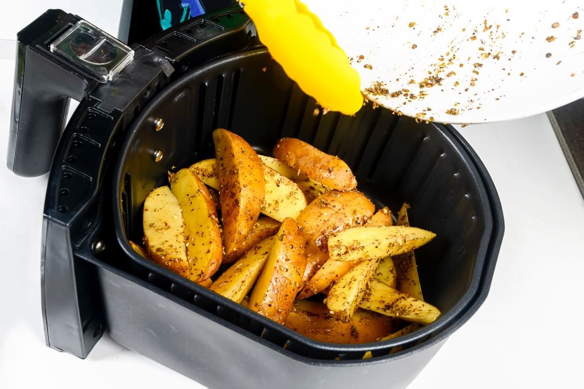 Proč byste podle vynálezce neměli dávat na dno fritézy pečicí papír?