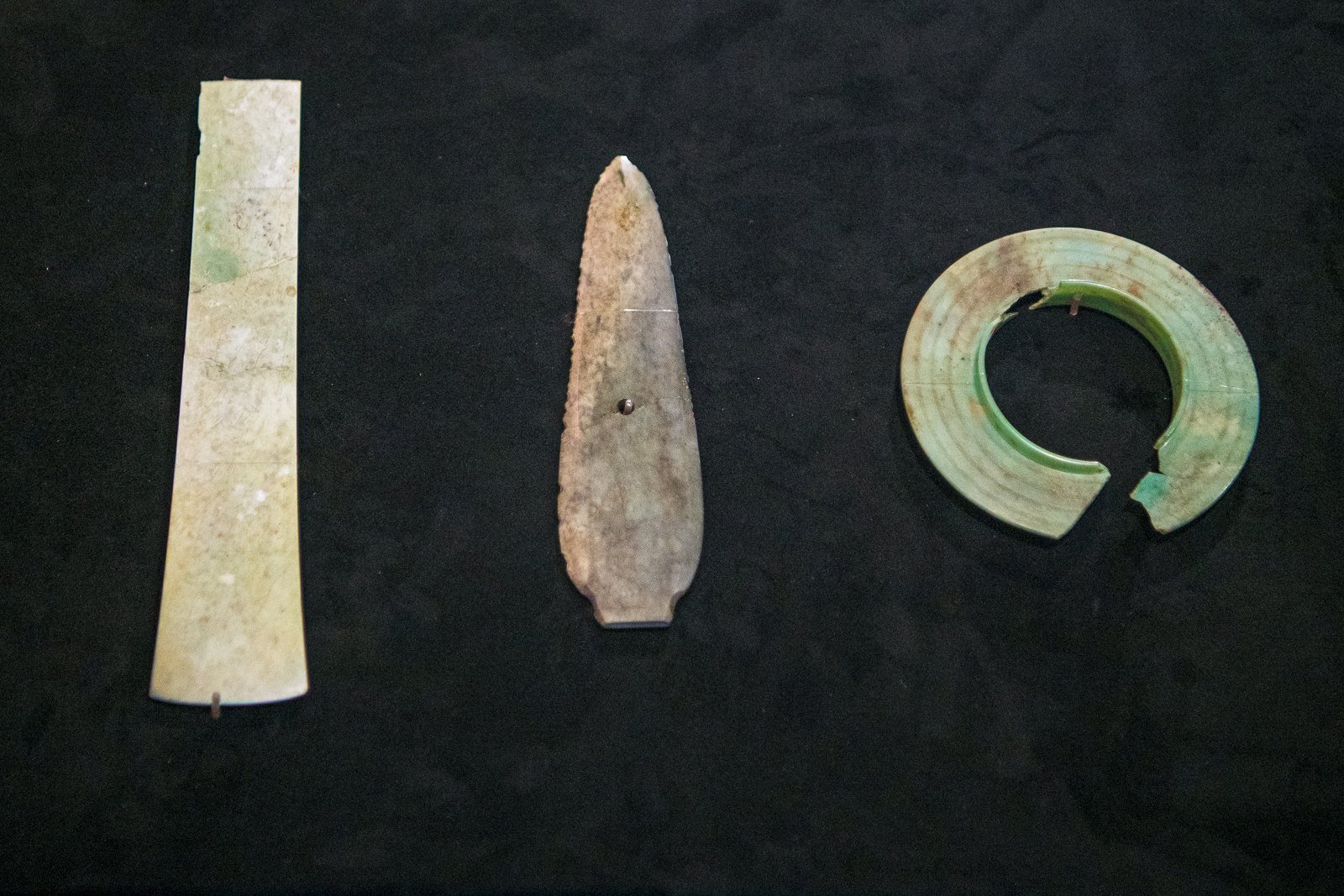Archeologové objevili dílnu na zpracování zlata a drahých kamenů ukrytou v podzemí více než 3000 let