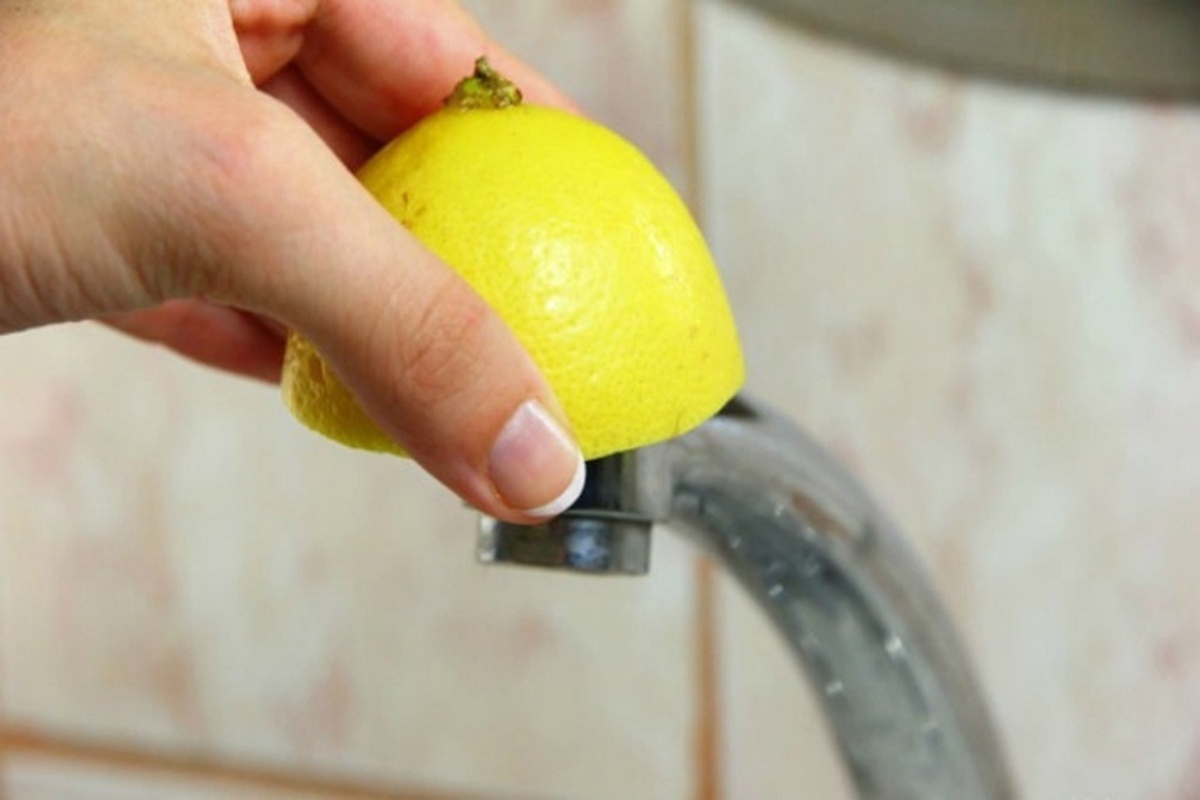 Není to hydrogenuhličitan sodný: nejlepší způsob odstranění vodní kamen z kohoutků a toalet