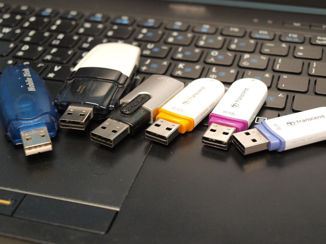 Jak se nenechat napálit při nákupu paměťového zařízení USB: tipy před nákupem a jak zkontrolovat skutečnou kapacitu paměti