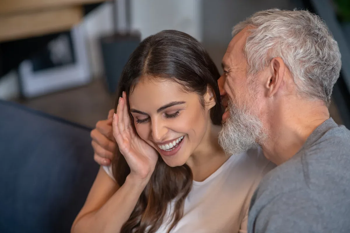 Co z psychologického hlediska znamená vždy se zamilovat do lidí starších než vy?