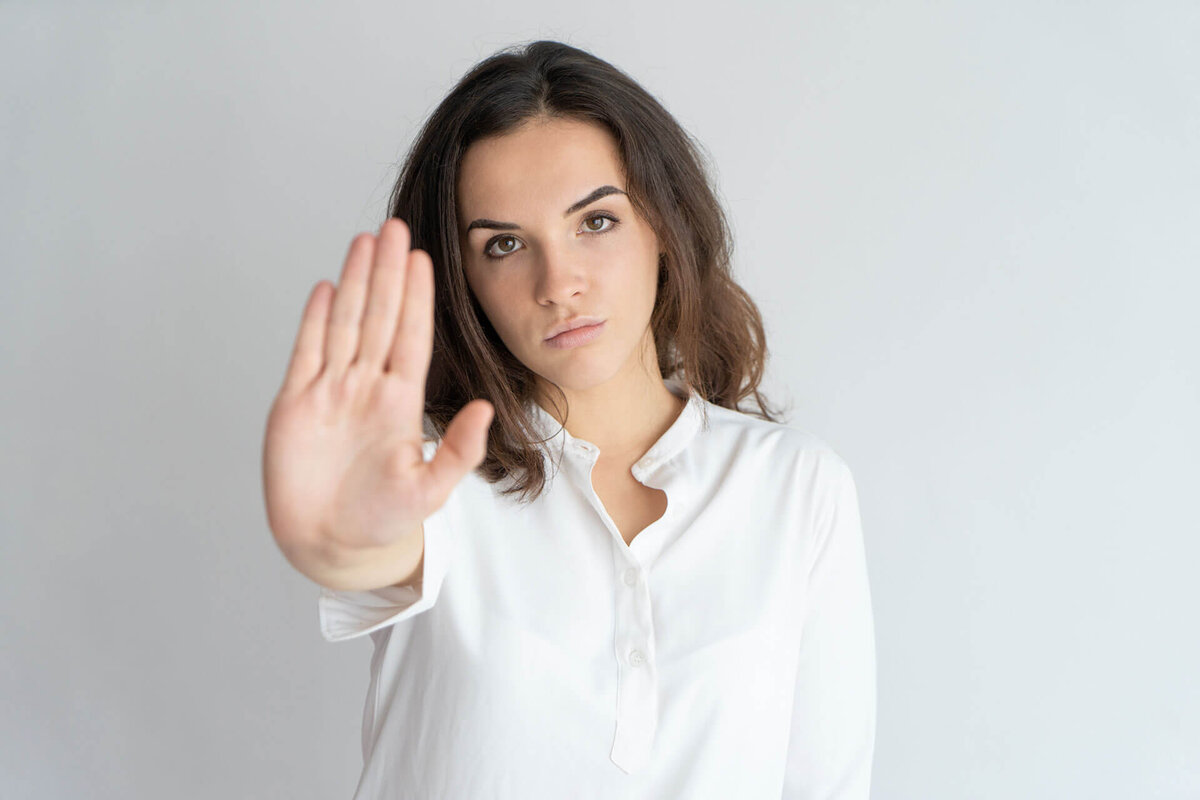 Co z hlediska psychologie znamená, že člověk raději mlčí, aby se vyhnul hádkám a konfliktům?